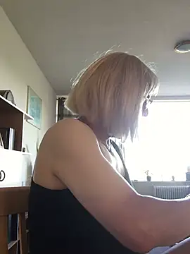 Snapshot of simone_xdressing chatting on 1, 7, 2026 simone xdressing online show from 1, 7, 2026