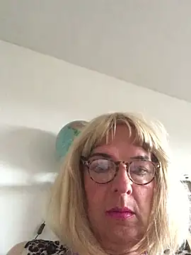 Snapshot of simone_xdressing chatting on 12, 7, 2026 simone xdressing online show from 12, 7, 2026