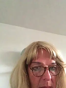 Snapshot of simone_xdressing chatting on 18, 7, 2026 simone xdressing online show from 18, 7, 2026