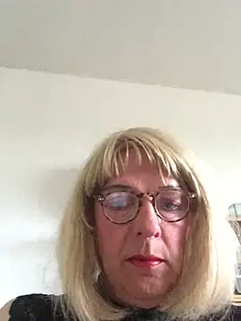 Snapshot of simone_xdressing chatting on 19, 7, 2026 simone xdressing online show from 19, 7, 2026