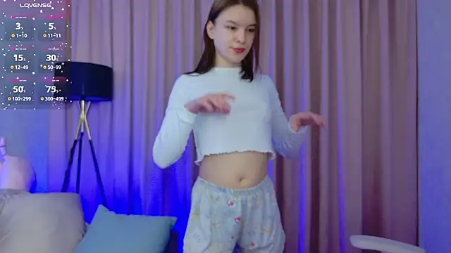 Snapshot of ur_shy_bambi chatting on 5, 12, 2025 ur shy bambi online show from 5, 12, 2025