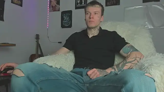 Huntall77 online show from 9, 4, 2026