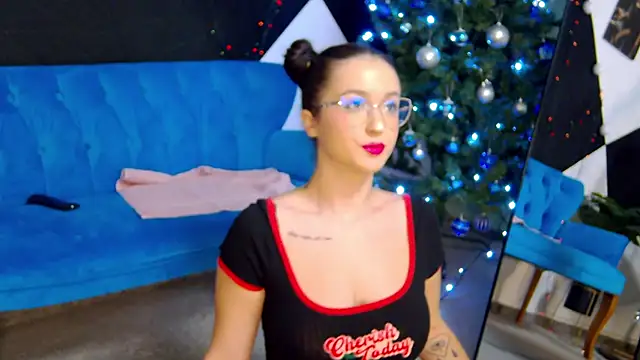 EvvaLovvia online show from 2, 12, 2025