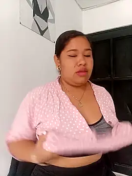 Snapshot of Sarahy- chatting on 11, 11, 2025 Sarahy- online show from 11, 11, 2025