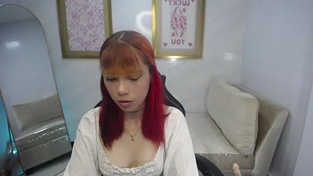 Snapshot of Sweet_Kitty_v chatting on 15, 11, 2025 Sweet Kitty v online show from 15, 11, 2025