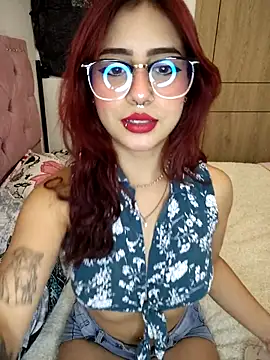 Snapshot of Sarah_Lark- chatting on 12, 11, 2025 Sarah Lark- online show from 12, 11, 2025