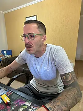 Snapshot of Lucasjandre chatting on 5, 8, 2026 Lucasjandre online show from 5, 8, 2026