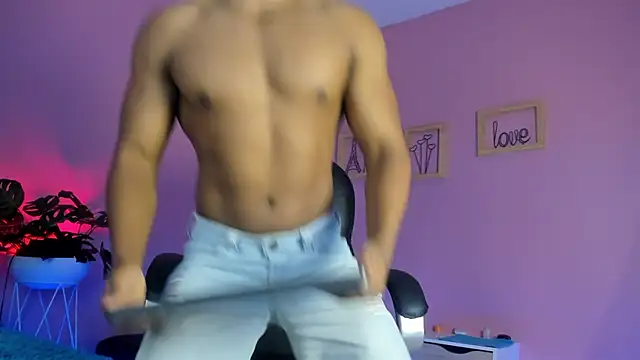 Snapshot of the_hot_men chatting on 14, 11, 2025 the hot men online show from 14, 11, 2025