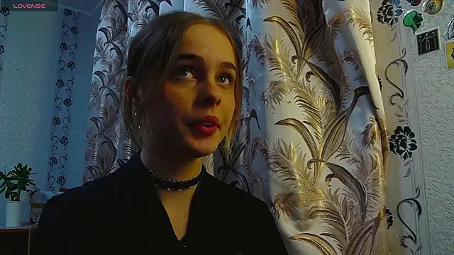 AlicaLOVEalisa777 online show from 15, 12, 2025