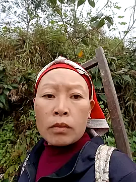 girl-hot2x online show from 18, 12, 2025