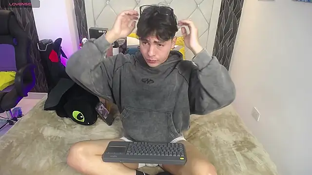 Samu FoXXX online show from 4, 12, 2025