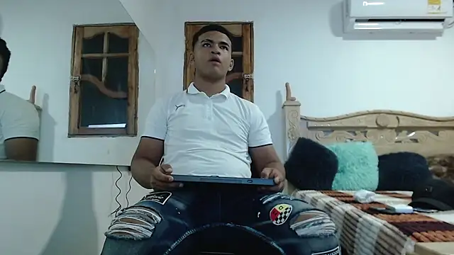 mathews    online show from 18, 11, 2025