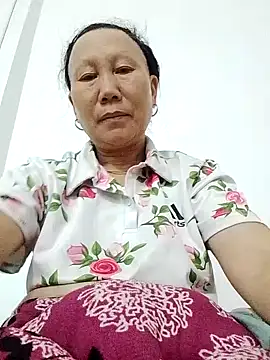 Snapshot of tomi-na chatting on 19, 11, 2025 tomi-na online show from 19, 11, 2025