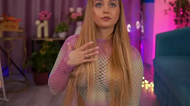 ElyssawetXX online show from 28, 11, 2025