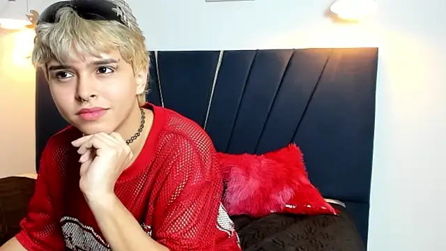 Snapshot of jaxson_cum chatting on 12, 11, 2025 jaxson cum online show from 12, 11, 2025