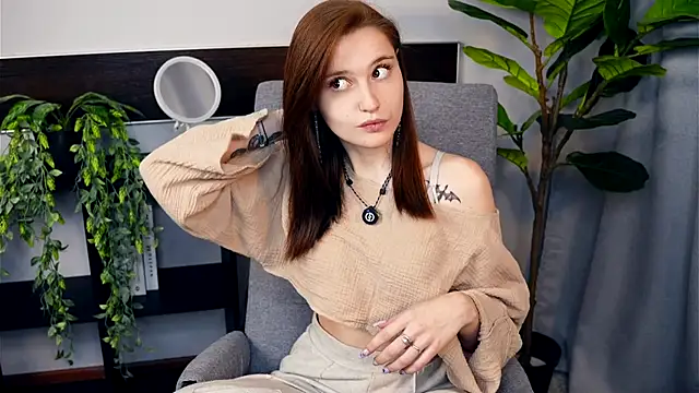 Snapshot of IsaParadiso chatting on 12, 11, 2025 IsaParadiso online show from 12, 11, 2025