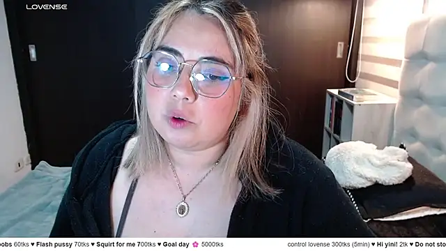 Snapshot of YiniBelle chatting on 9, 5, 2026 YiniBelle online show from 9, 5, 2026