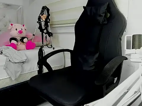 goddess of bitches online show from 3, 2, 2026