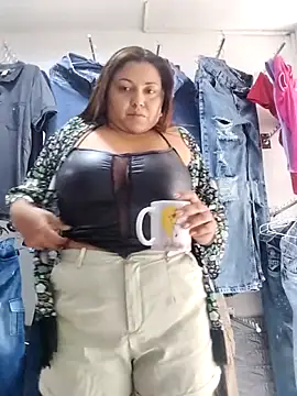 Snapshot of la_beba20 chatting on 28, 11, 2025 la beba20 online show from 28, 11, 2025