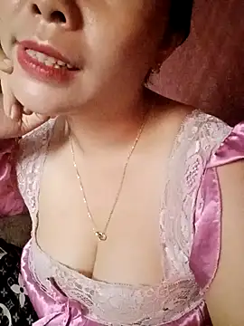 Snapshot of Qiune92 chatting on 12, 11, 2025 Qiune92 online show from 12, 11, 2025