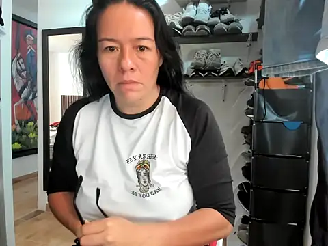 Snapshot of caroline_47 chatting on 18, 4, 2026 caroline 47 online show from 18, 4, 2026