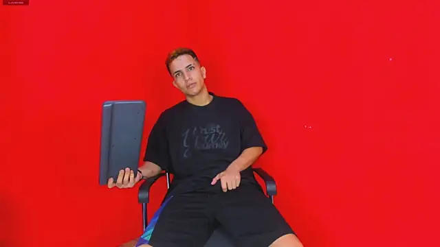 Snapshot of Kevin_Erotic chatting on 13, 11, 2025 Kevin Erotic online show from 13, 11, 2025