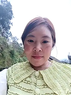 Snapshot of lolomtvi chatting on 13, 11, 2025 lolomtvi online show from 13, 11, 2025