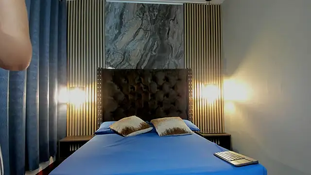 Alyra Moon online show from 3, 12, 2025