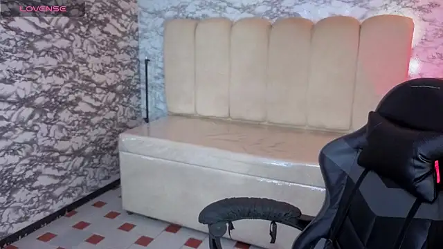 Snapshot of Evy_Luxx_v chatting on 13, 2, 2026 Evy Luxx v online show from 13, 2, 2026