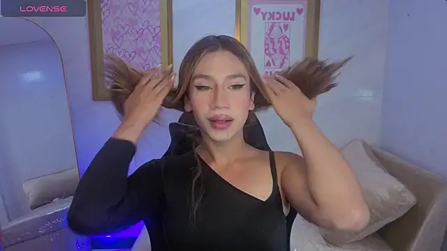 Snapshot of Evy_Luxx_v chatting on 15, 2, 2026 Evy Luxx v online show from 15, 2, 2026