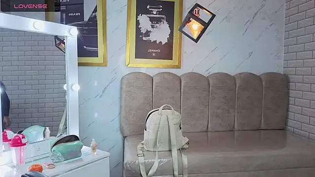 Snapshot of Evy_Luxx_v chatting on 27, 2, 2026 Evy Luxx v online show from 27, 2, 2026