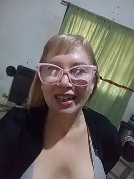 Snapshot of SexyMilf1211 chatting on 27, 7, 2026 SexyMilf1211 online show from 27, 7, 2026