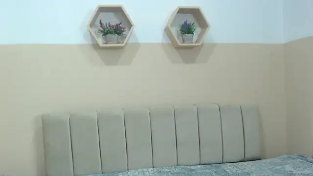 Snapshot of Charlothe_7 chatting on 17, 4, 2026 Charlothe 7 online show from 17, 4, 2026
