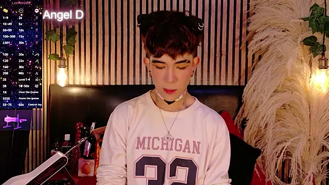 Angeldust19 online show from 19, 2, 2026