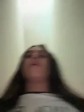 Isabella Hillss online show from 25, 11, 2025