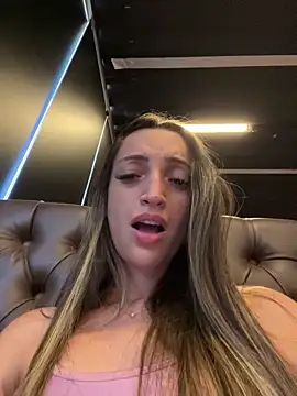 Snapshot of BelleRune chatting on 9, 4, 2026 BelleRune online show from 9, 4, 2026