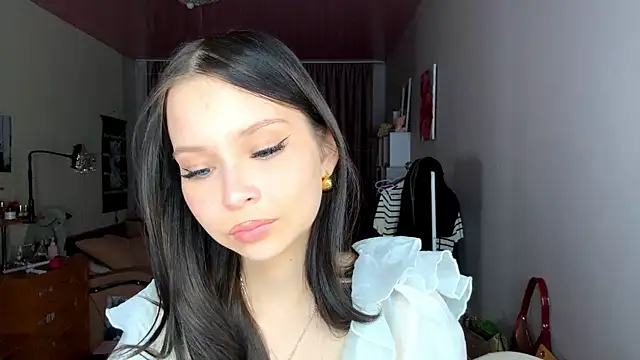 Snapshot of EmmaJonse chatting on 18, 11, 2025 EmmaJonse online show from 18, 11, 2025