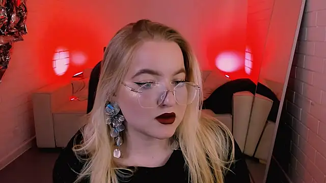 Snapshot of EllaPower chatting on 15, 11, 2025 EllaPower online show from 15, 11, 2025