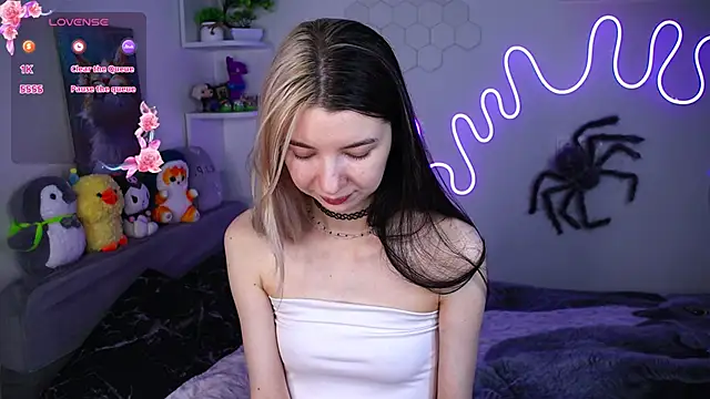 Snapshot of Emmie_shy chatting on 28, 4, 2026 Emmie shy online show from 28, 4, 2026