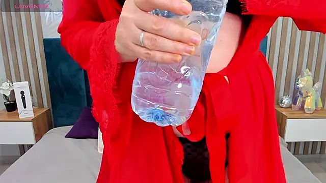 Snapshot of Valerie_King chatting on 16, 11, 2025 Valerie King online show from 16, 11, 2025