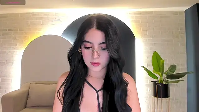 Snapshot of HaileyRoss_ chatting on 16, 5, 2026 HaileyRoss online show from 16, 5, 2026