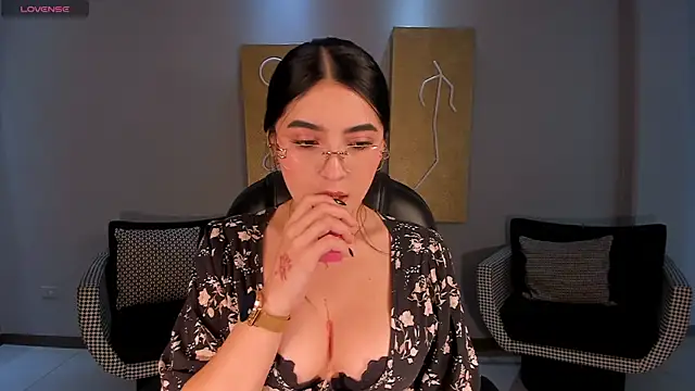 Snapshot of HaileyRoss_ chatting on 28, 5, 2026 HaileyRoss online show from 28, 5, 2026