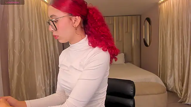 Snapshot of AmberFox1 chatting on 19, 12, 2025 AmberFox1 online show from 19, 12, 2025