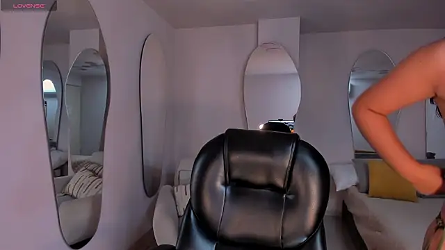 Snapshot of SophieLanne chatting on 8, 3, 2026 SophieLanne online show from 8, 3, 2026