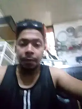 Snapshot of louishotlatinboy chatting on 17, 11, 2025 louishotlatinboy online show from 17, 11, 2025