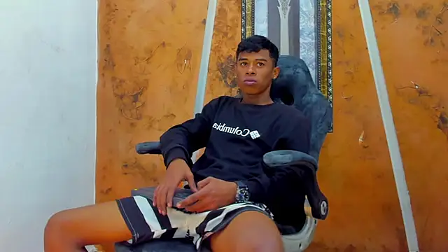 Snapshot of black_sweet_22 chatting on 17, 11, 2025 black sweet 22 online show from 17, 11, 2025