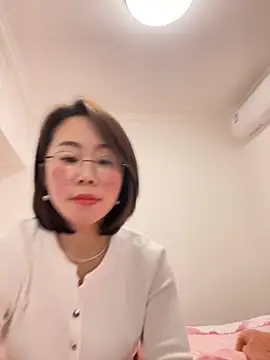 xiaoling2358 online show from 4, 12, 2025