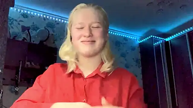 Snapshot of ArissuCuteey chatting on 17, 11, 2025 ArissuCuteey online show from 17, 11, 2025