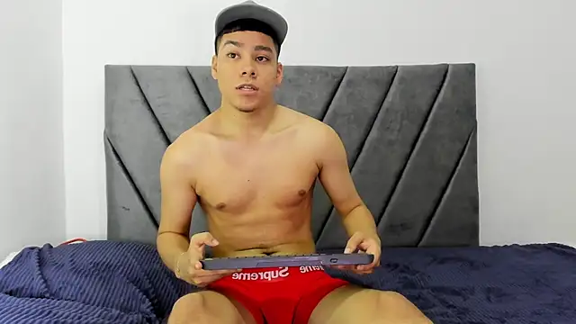 Snapshot of Lucastorrez01 chatting on 16, 7, 2026 Lucastorrez01 online show from 16, 7, 2026