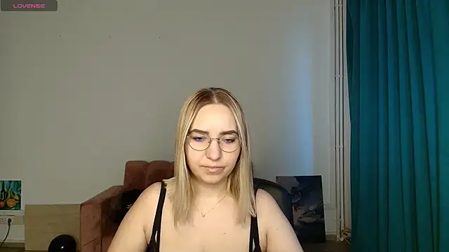 HillaryWong online show from 17, 11, 2025